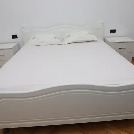 Apartment Eda City Center Berat Exterior photo